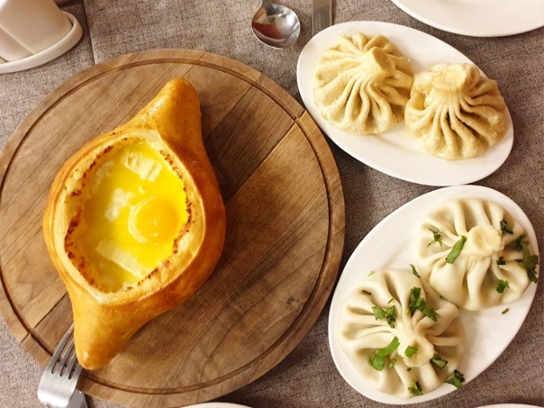 хачапури и хинкали